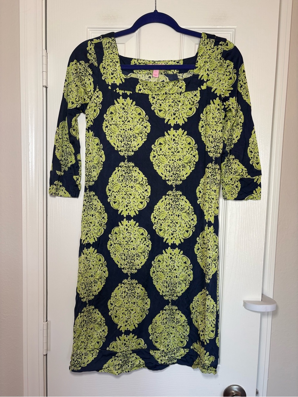 Lilly Pulitzer 100% Silk Navy & Lime Green Print Shift Dress Size 6